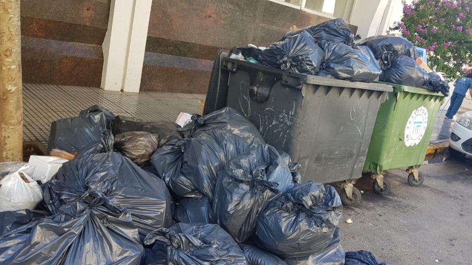 Reclamo por acumulación de residuos en pleno centro
