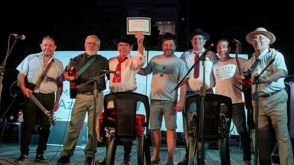 Algunos de los momentos compartidos con el público con los músicos y el bailarín azuleño Nacho Luna registrado en la lente de Lucas Tedesco de Prensa Municipal.  