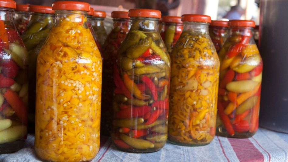 Enfermedades transmitidas por alimentos: emiten consejos para evitar el botulismo