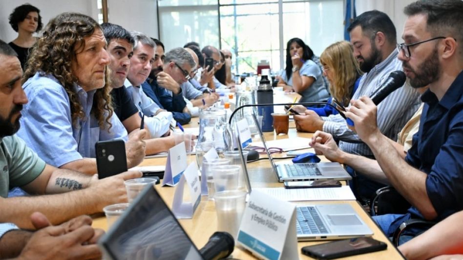 Paritarias: estatales y docentes esperan por llamados antes que finalice enero