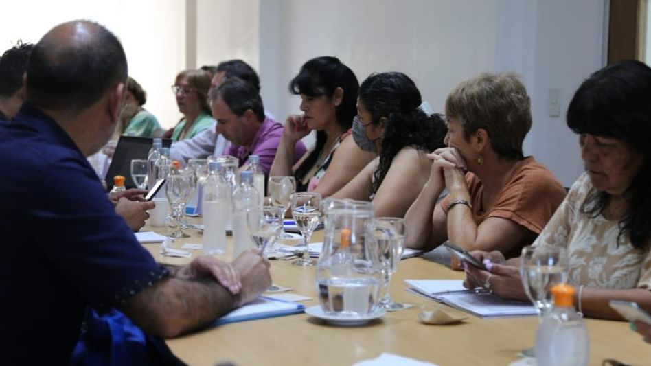 Paritarias 2023: Provincia recibe este martes a docentes y estatales