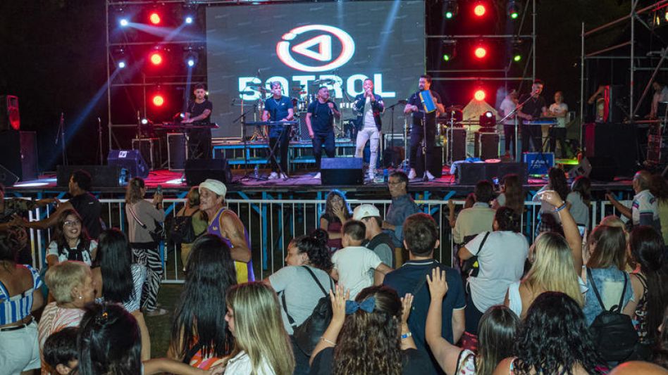 La primera edición de Azul Tropical Fest,   con una amplia concurrencia de público  