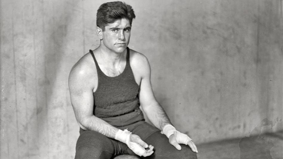 Luis Ángel Firpo pelea en el Teatro Español
