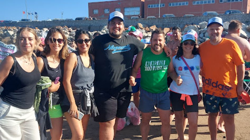 Dirigentes de Evolución Radical Azul durante la actividad de cierre en Mar del Plata que compartieron con los legisladores Martín Tetaz y Danya Tavela. PRENSA EVOLUCIÓN RADICAL