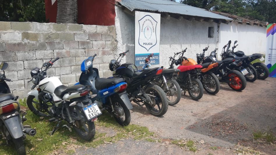 Motocicletas. Las incautó personal policial y del Municipio en un operativo de control vehicular realizado anteayer en la zona del Balneario. EPDS AZUL/PBA