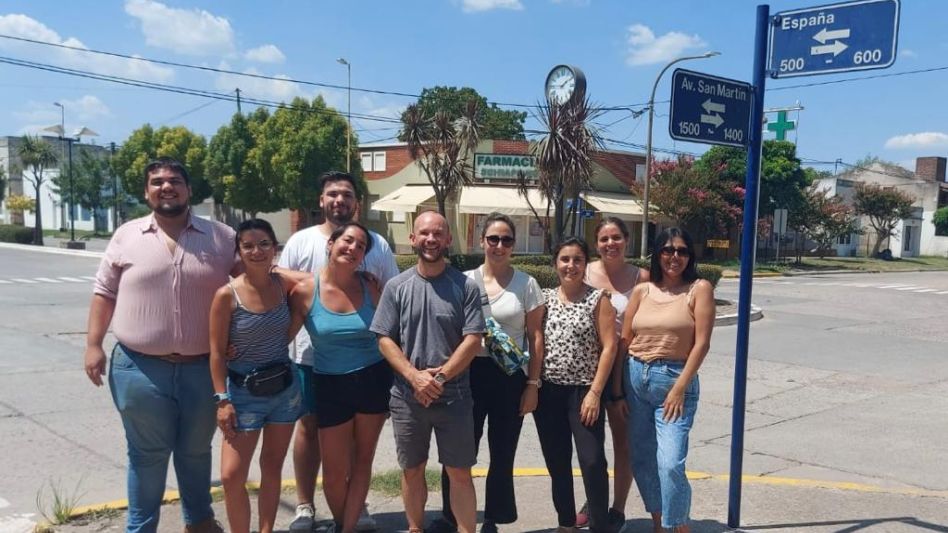 Canevello, Garro, Tumminaro, Pablo, Pérez, Serio, Panelo, Pérez Guedes y March, durante la visita realizada a la localidad de Cacharí. FOTO IPPA
