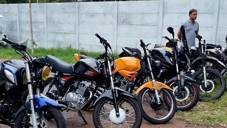 Algunas de las motos que fueron secuestradas en los últimos operativos realizados de manera conjunta por inspectores municipales y personal policial de distintas dependencias. PRENSA MUNICIPAL