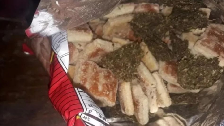 Llevó bizcochitos para su hijo preso y le descubrieron marihuana escondida