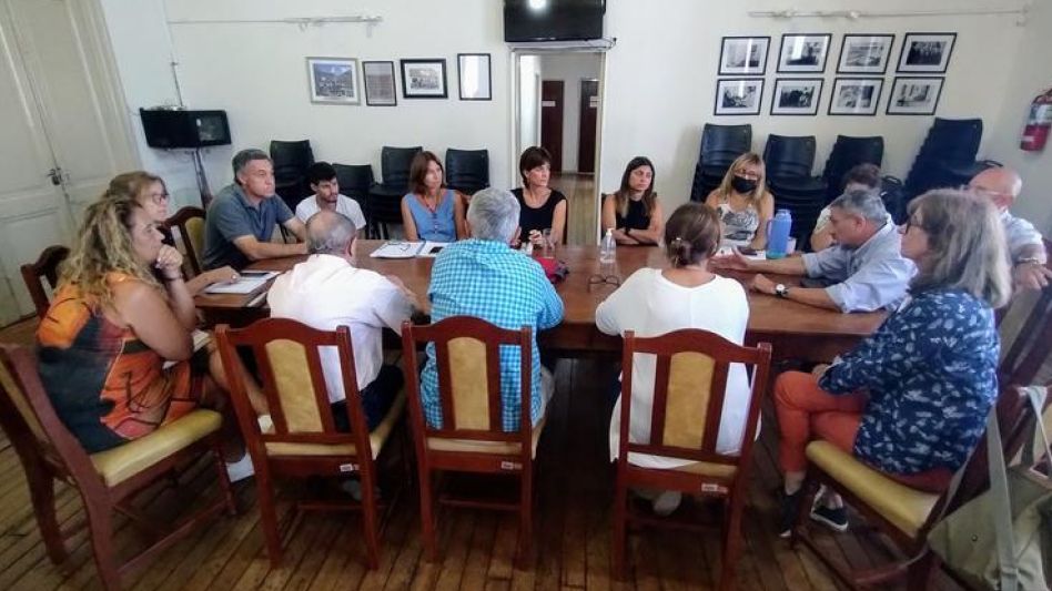 El Consejo del Arbolado Público de Azul ayer durante la primera reunión del 2023 en el recinto del deliberante local.  PRENSA/CONCEJO DELIBERANTE