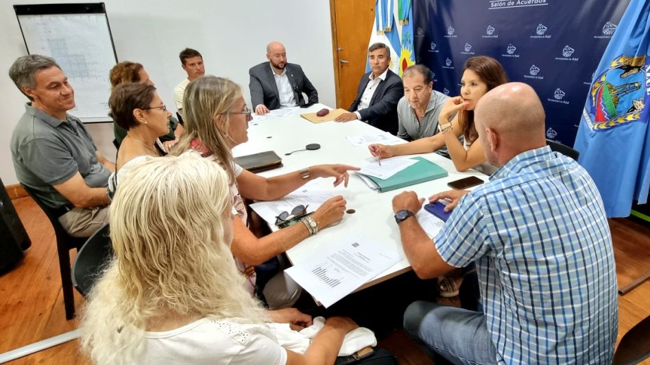 El lunes pasado en el Salón de Acuerdos se realizó la reunión entre funcionarios municipales e integrantes de la Comisión Local de Emergencia y/o Desastre. FOTO: PRENSA MUNICIPAL