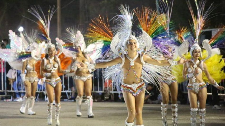 La comparsa de 25 de Mayo estará cerrando la jornada de hoy.   ARCHIVO WEB 