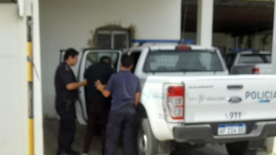 Este miércoles que pasó, luego de que fuera indagado y se negara a declarar, Acosta había sido llevado desde Azul a la Estación de Policía Comunal de General Alvear.  EPDS AZUL/PBA