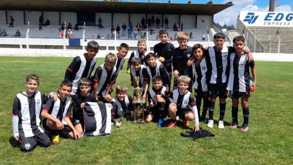 Alumni Azuleño bicampeón en Tandil 