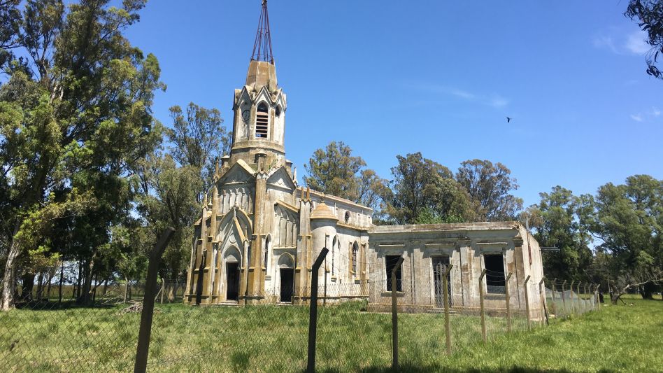 Iglesia Vivoratá frente.jpg: Twitter / @arielmun