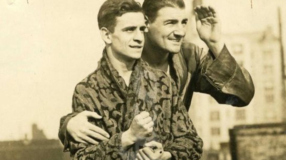 El peso pluma Pedro Quartucci (medalla de bronce) junto con el pesado Porzio (bronce). Quartucci, en el futuro, sería un famoso actor de cine, teatro, radio y televisión. Foto: gentileza El Gráfico.