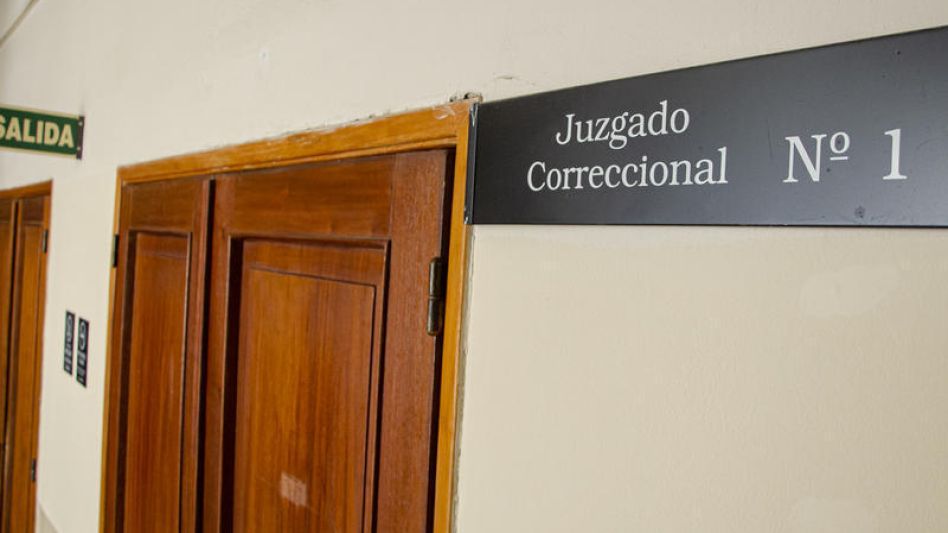 El Juzgado Correccional 1 se convirtió en el escenario de este debate donde a un hombre lo condenaron por exhibiciones obscenas y abuso sexual simple.