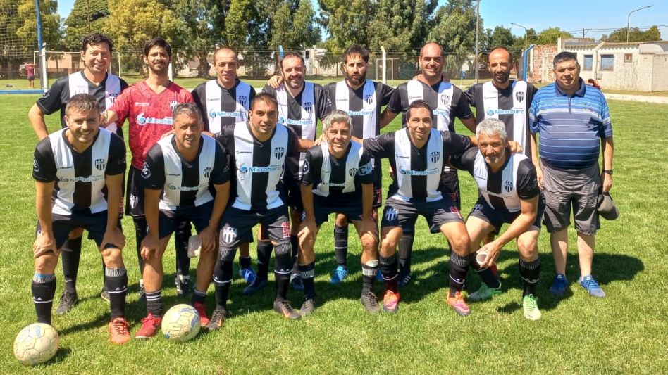 Con Alumni presente, comenzó a desarrollarse la Copa Argentina de Fútbol Senior que organiza la Liga Nacional, certamen que se juega a lo largo de todo el país.
