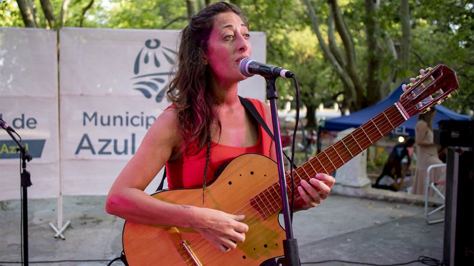 la artista local Victoria Assinatto.