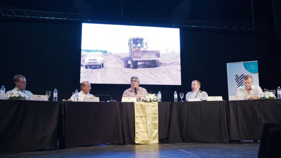 El ministro de Desarrollo Agrario bonaerense, Javier Rodríguez, participó de la tradicional Mesa Redonda de la 54° Fiesta Provincial del Trigo, en Tres Arroyos. DIB