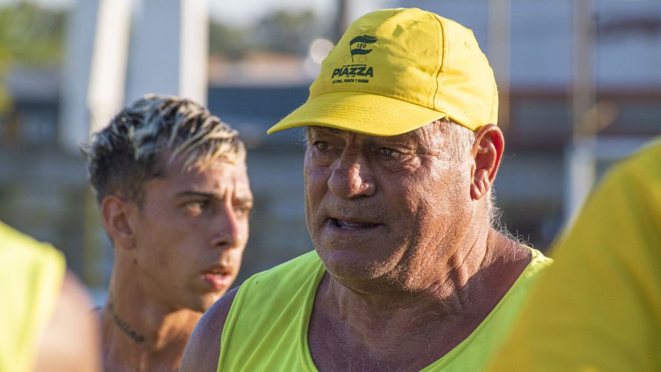 Orlando Peralta continuará como técnico de la Primera División de Sportivo Piazza. Foto: NACHO CORREA