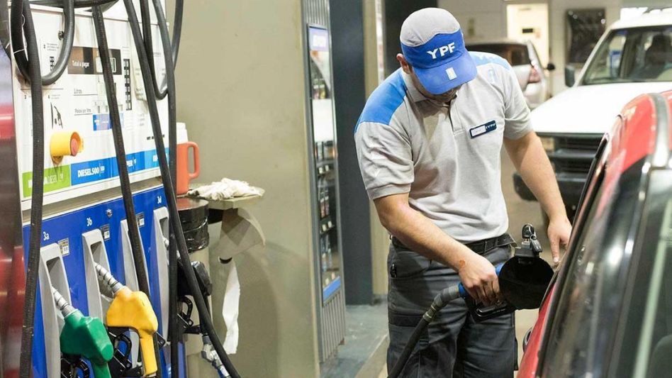 YPF se sumó a Shell y aumentó sus combustibles en un 3,8%