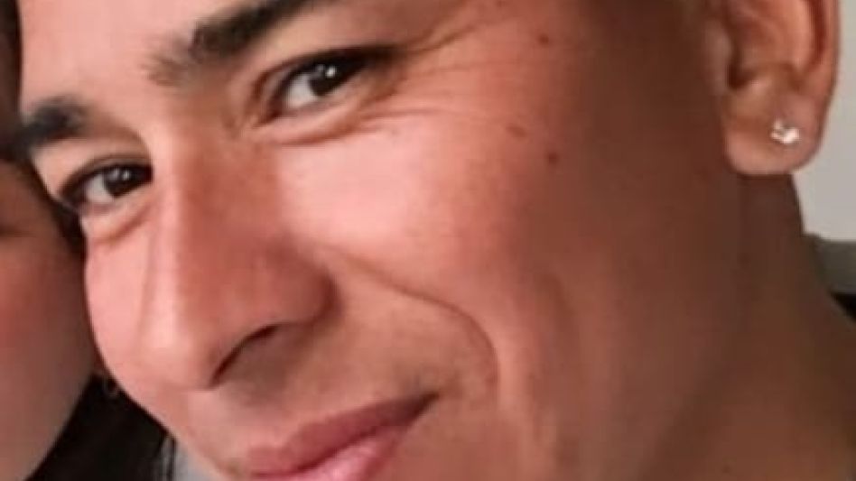 Una foto de Diego Román Bardas que sus familiares difundieron para encontrarlo. Hoy sábado fue hallado sin vida en un campo, al que luego asistió Policía Científica para trasladar su cuerpo. FOTOS: EP