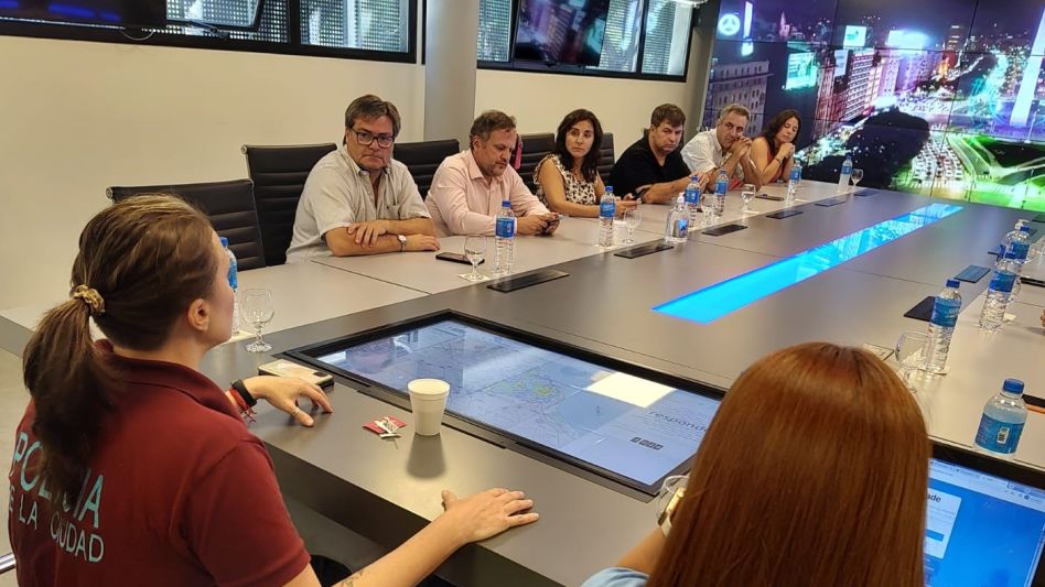 Los referentes locales de Evolución Radical, luego de la reunión en el Centro de Monitoreo Urbano de CABA. PRENSA EVOLUCIÓN RADICAL