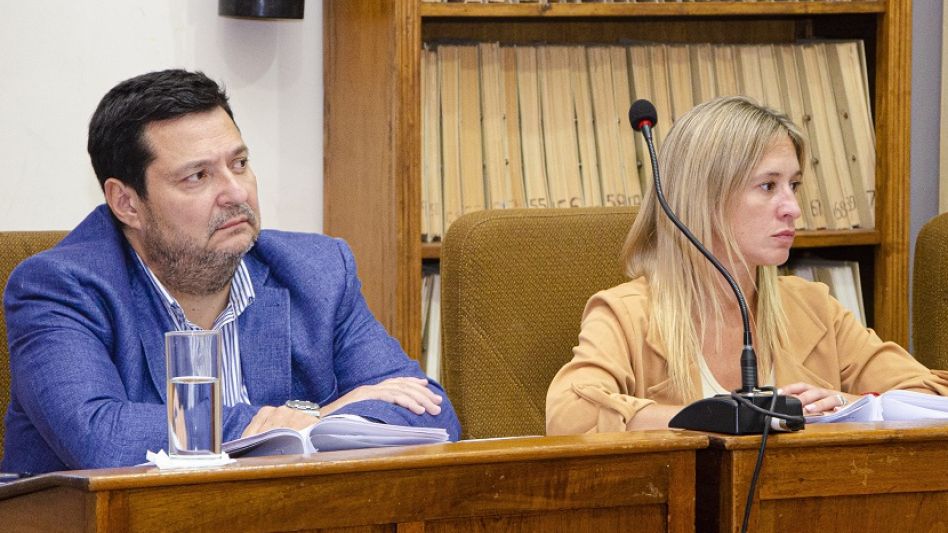 Los integrantes del bloque Nuevo Azul, Alejandro Vieyra y Paola Ficca, durante la segunda sesión ordinaria del corriente año. NACHO CORREA