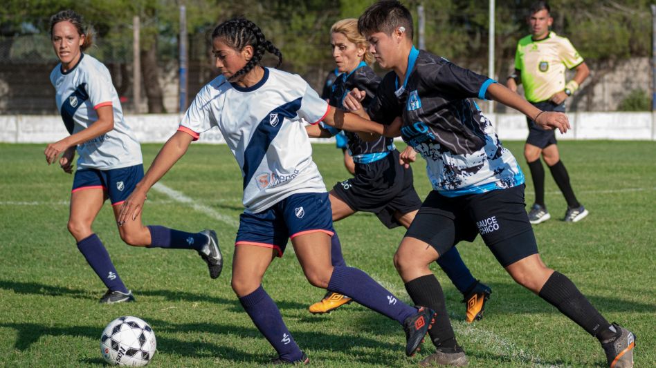 Sarmiento le ganó a Cemento por 3 a 1 y es uno de los punteros del Torneo Apertura. Foto: Nicolás Murcia.