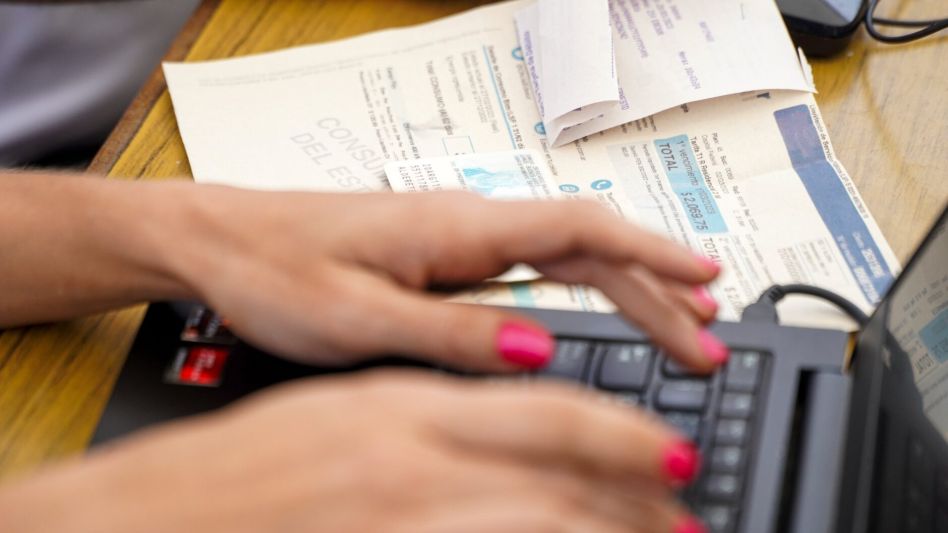 Los aumentos que llegan en abril y hacen ajustar la billetera