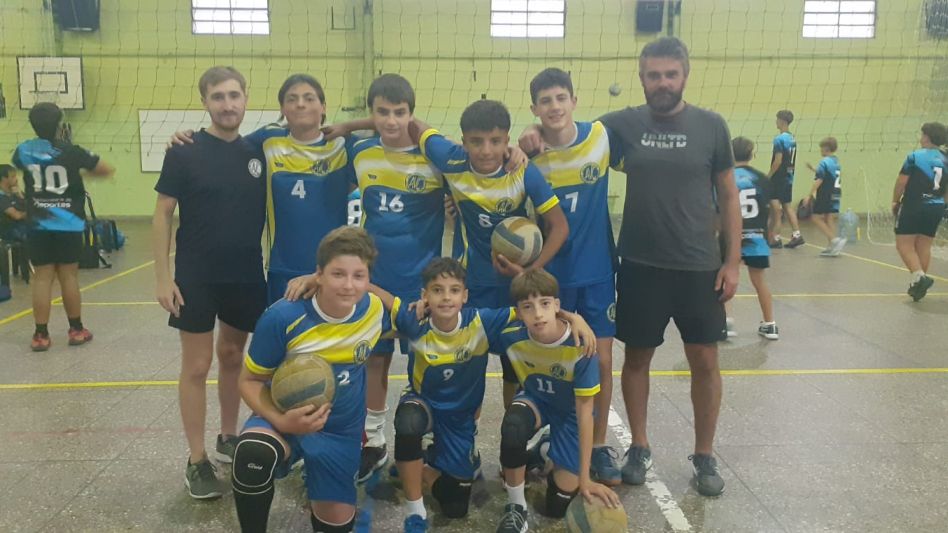Las formativas de Azul Vóley participaron de la novena edición del Torneo de Vóley denominado ?Bataracito 2023?. Foto: gentileza Azul Voley.