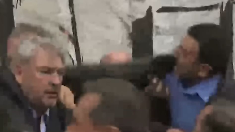 Berni fue a la protesta de choferes, lo golpearon y se lo llevó la Policía de la CABA