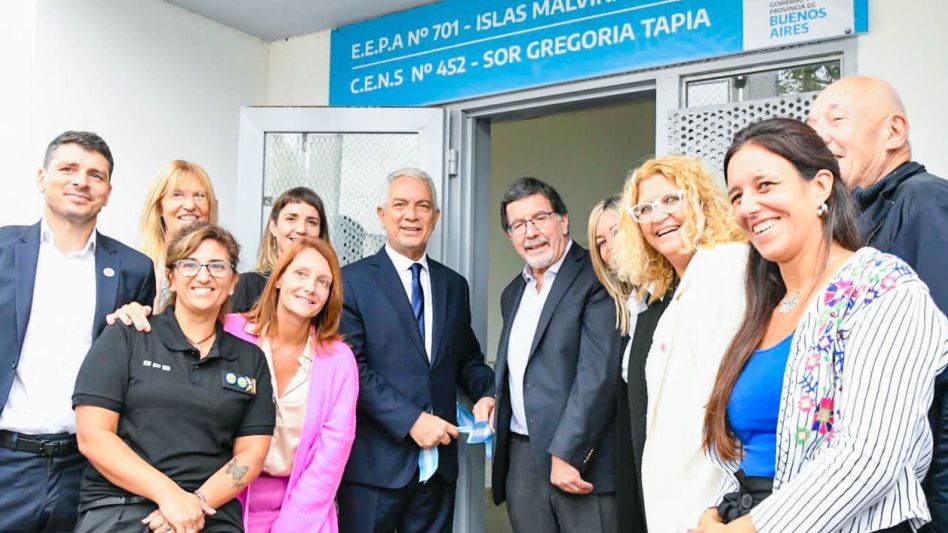 Alak y Sileoni en el momento de inaugurar los establecimientos educativos, primario y secundario de la U52, en nuestra ciudad.  PRENSA MINISTERIO JUSTICIA PBA