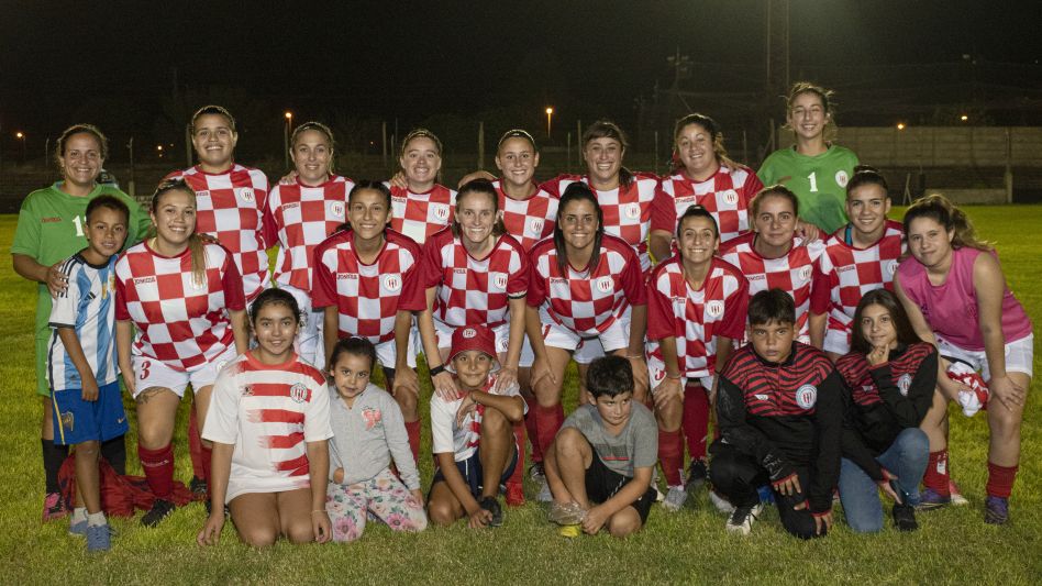 Estrellas de Juventud le ganó a Piazza y es uno de los punteros del Apertura de Fútbol Femenino. Foto: Nicolás Murcia.