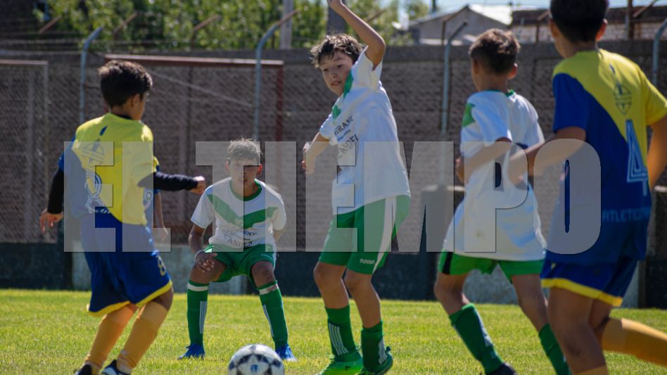 Vélez recibió a Atlético Tapalqué en el Emilio S. Puente. La jornada finalizó en tablas, con una victoria por equipo y dos empates. Foto: Nicolás Murcia.