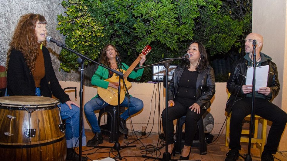 El jueves por la noche en el Espacio-Librería Indo tuvo lugar una propuesta original que dio que hablar.   FOTOS NACHO CORREA 