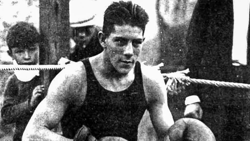 1934, la imagen de Justo Suárez entrenando. 