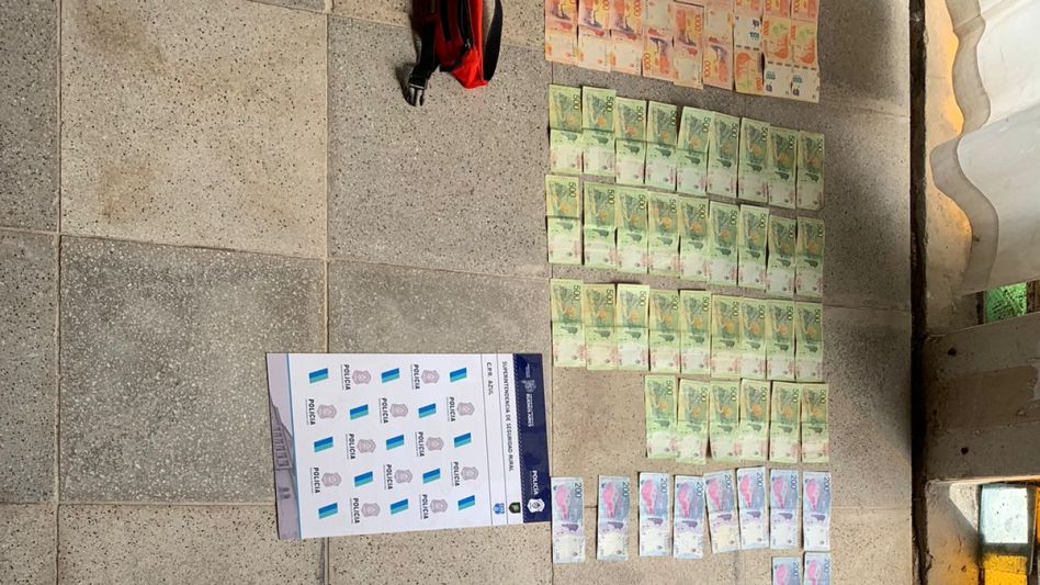 En poder del imputado la Policía halló el dinero que fuera sustraído.  CPR AZUL/PBA