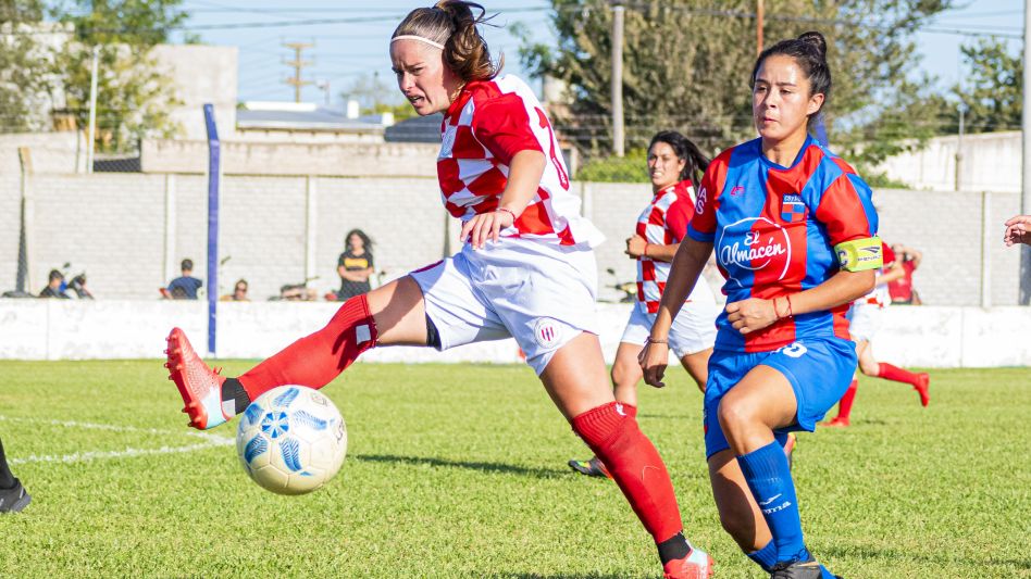 El clásico de Villa Fidelidad terminó en tablas. San José y Estrellas empataron en cuatro en un emotivo encuentro. Foto: Nicolás Murcia.