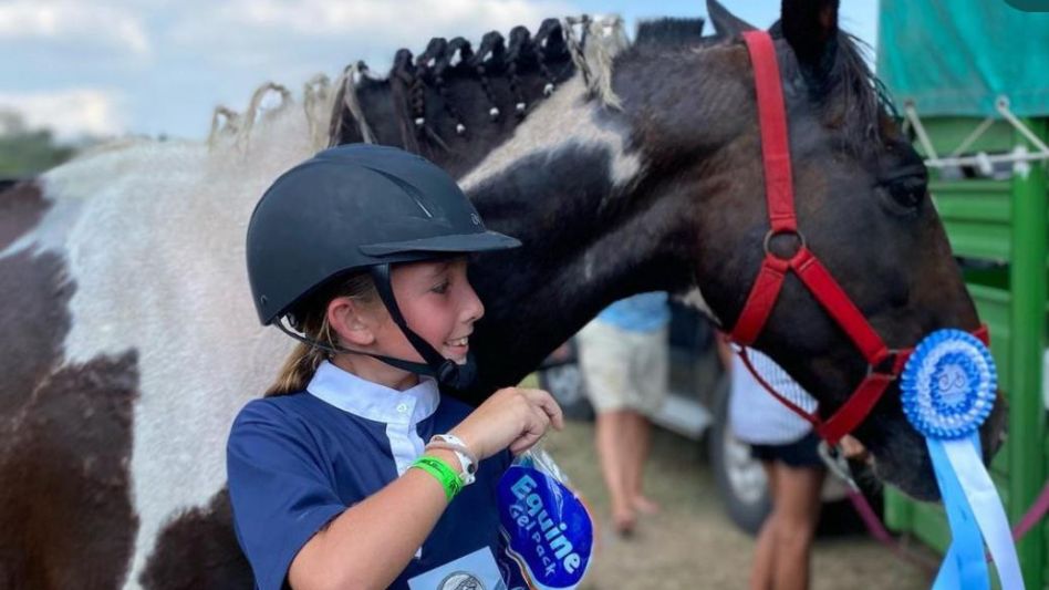 Celina Urruti, con Magic Paint, se impusieron en la competencia de 70 centímetros. FOTOS: GENTILEZA CAMPO HIPICO LA CAMILA