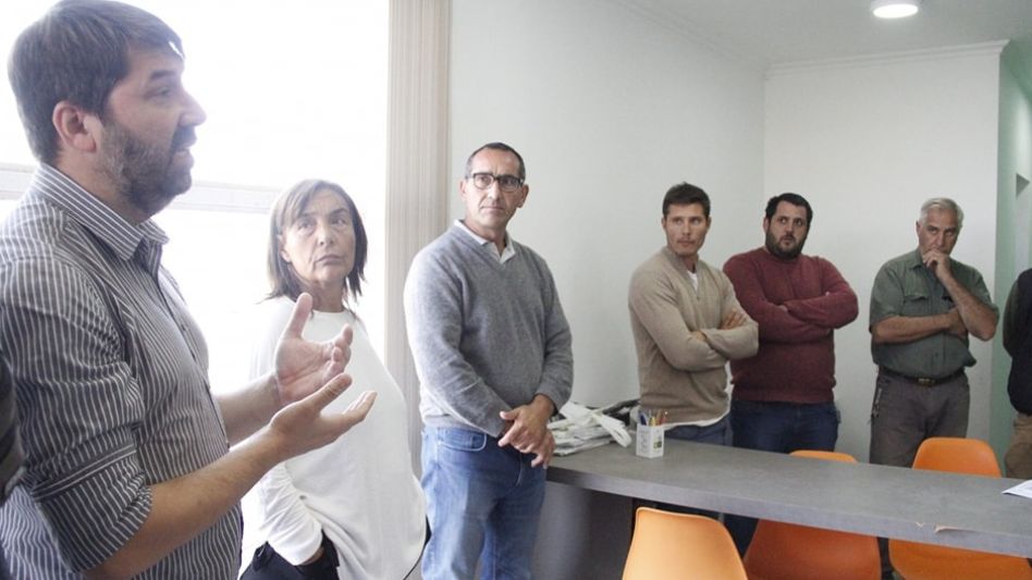 El lunes de esta semana se concretó una nueva reunión en el Parque Industrial de Azul de la que participó el director provincial de Desarrollo Industrial, Eduardo Mari. GENTILEZA/FRENTE DE TODOS