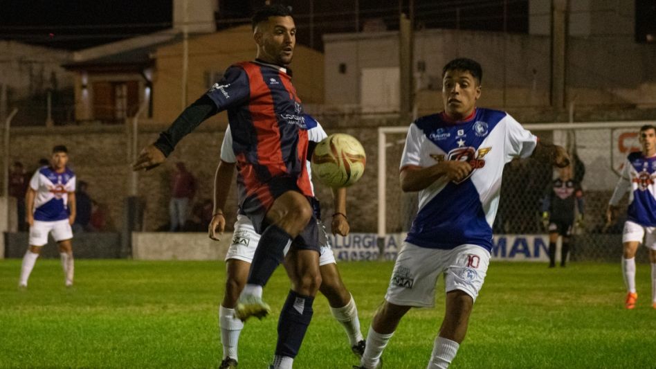 San José cayó ante El Fortín por 5 a 1, en un partido que se disputó en el Emilio S. Puente y que correspondió a la séptima fecha de la URD. Foto: Nicolás Murcia.