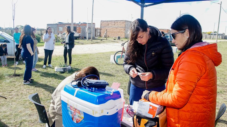 Se realizó ayer en la plaza del barrio San Martín de Porres una posta de salud organizada por el área de Atención Primaria del Municipio. PRENSA MUNICIPAL