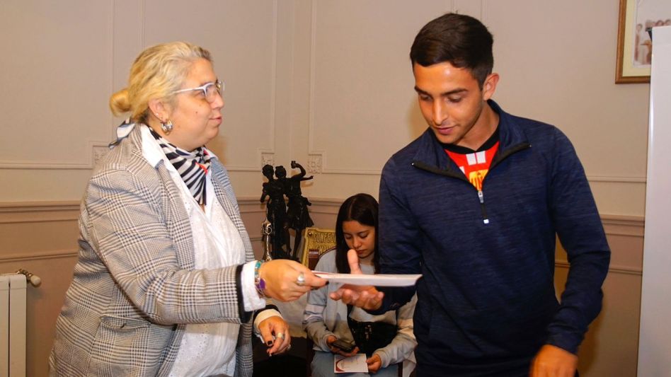 La AECA hizo entrega de las Becas "Víctor Marcos"
