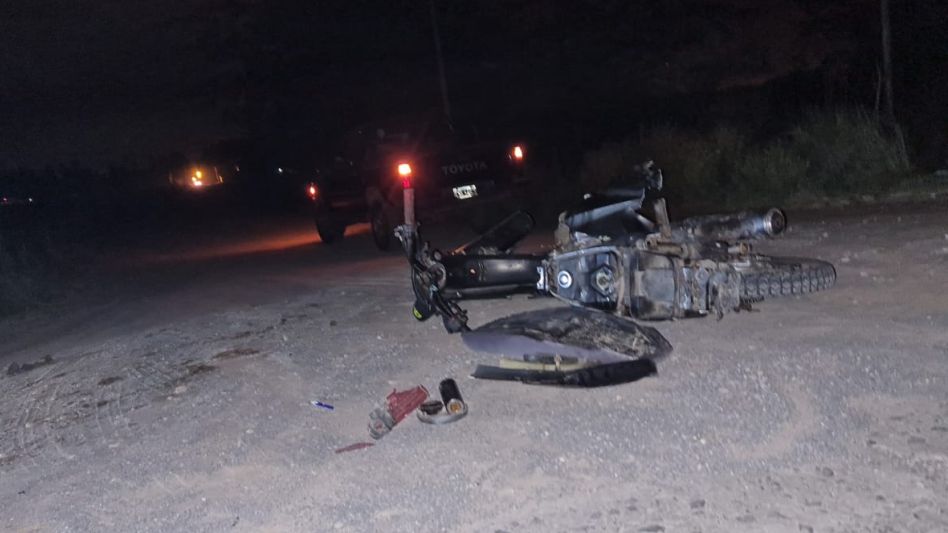 El joven que guiaba el rodado menor tuvo que ser hospitalizado. FOTOS: EPDS AZUL/PBA