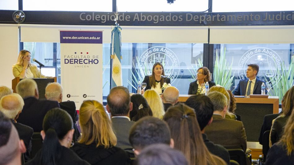 Se desarrolló días atrás el acto en conmoración del 24° Aniversario del inicio de clases de la Facultad de Derecho de Azul. NACHO CORREA