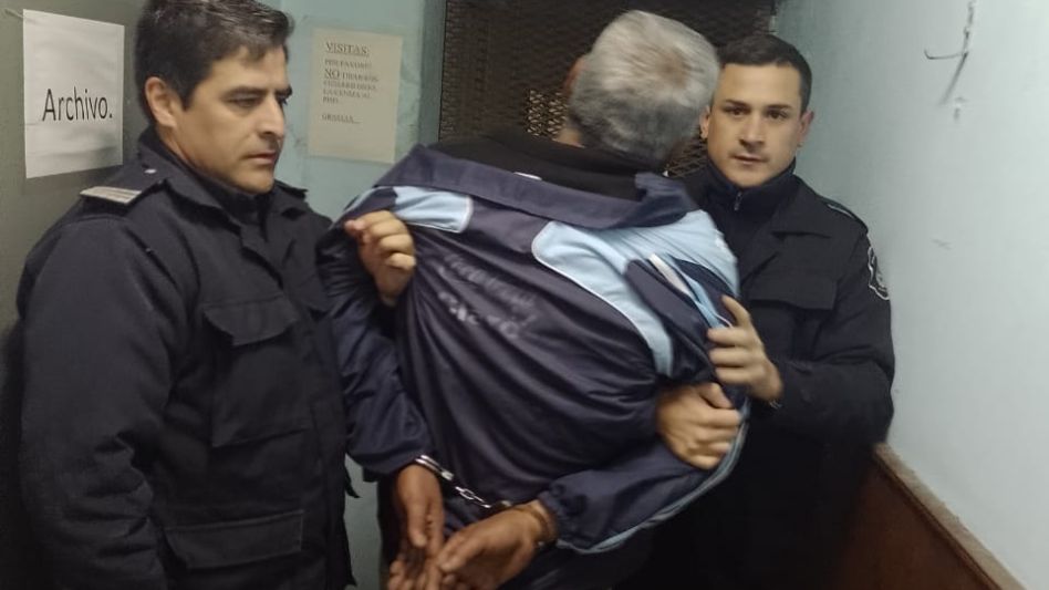 El 15 de mayo del año pasado, en Chillar, el hombre condenado en este proceso abreviado había sido arrestado por un episodio intimidatorio que cometiera en perjuicio de su ex pareja y su hija. 