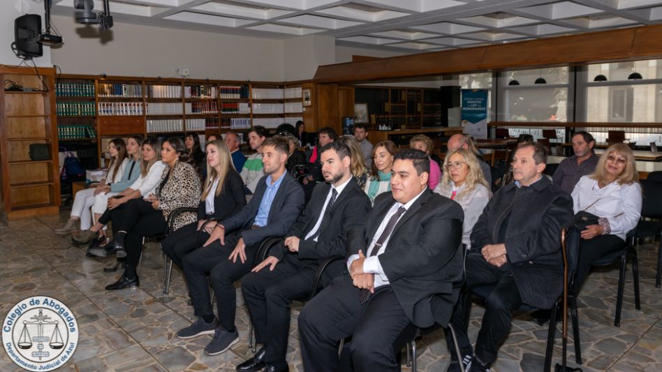 El viernes pasado en la sede del Colegio de Abogados del Departamento Judicial de Azul se realizó una nueva jura de abogados y procuradores. GENTILEZA/COLEGIO DE ABOGADOS