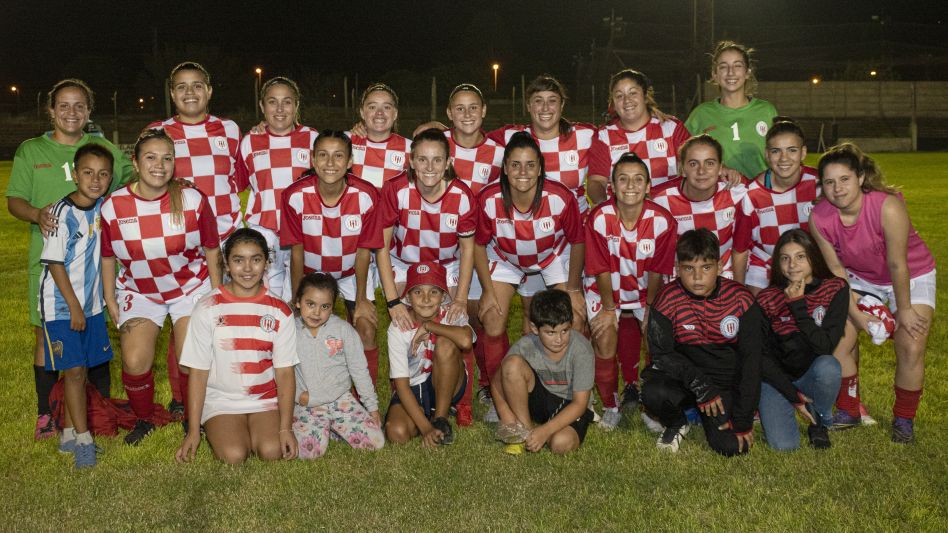 Estrellas de Juventud le ganó a Atlético Tapalqué y sigue en los más alto de las posiciones junto a Azul Athletic. Foto: Nicolás Murcia.
