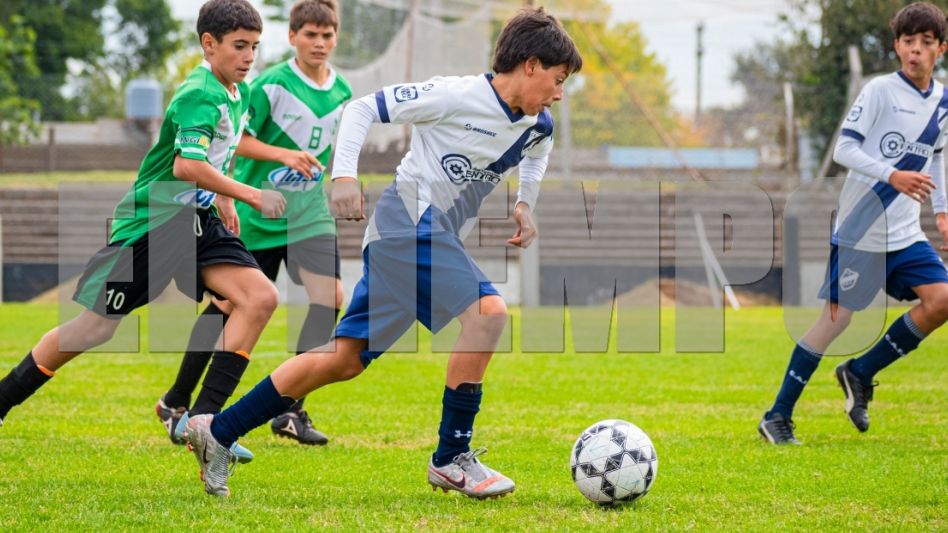 Cemento visitó a Vélez en el Emilio S. Puente. Los chicos de la banda azul siguen como líderes en tres categorías. Foto: Nicolás Murcia.
